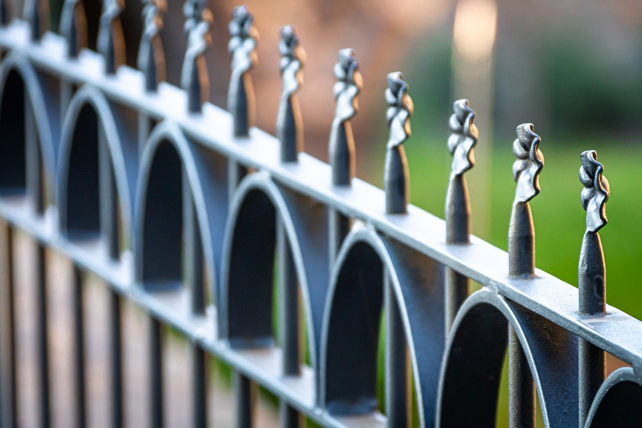 Benefits to Installing a Metal Security Fence for Your Business