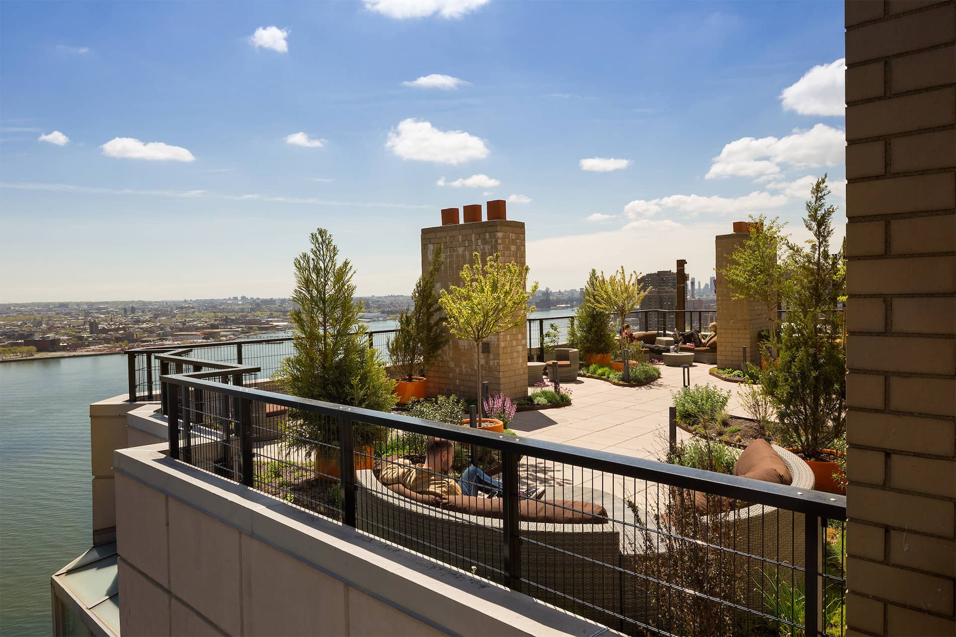 Balcony rooftop railing