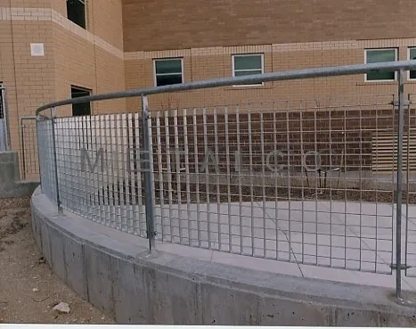 http://Squared%20Mesh%20Rounded%20Railing