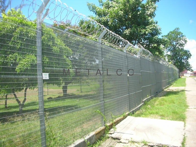 http://Silver%20Security%20Mesh%20Fence
