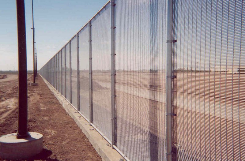 Electric Fence Wire And Razor Barb Wire in Lekki - Building