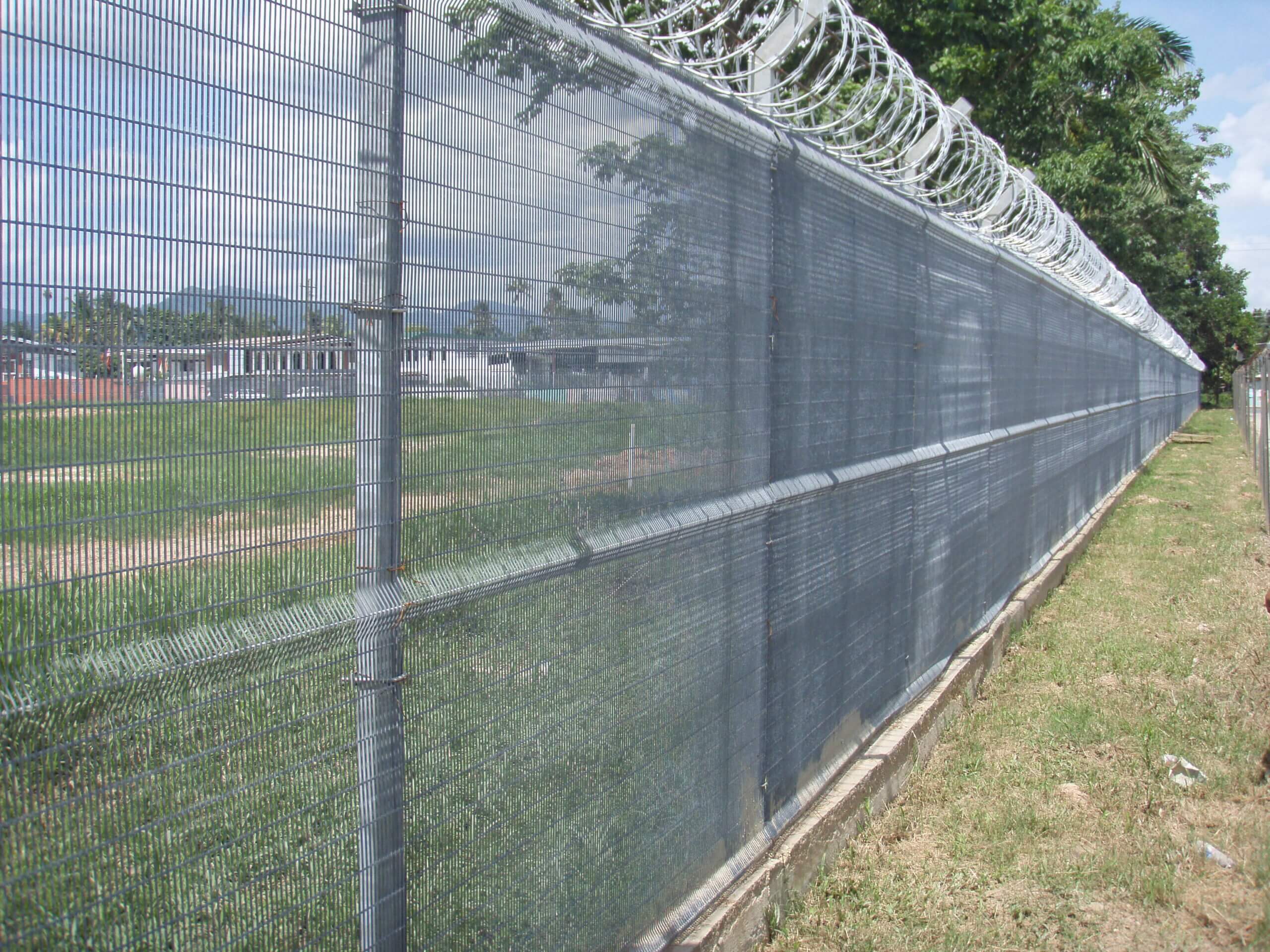 Anti climb security mesh fencing