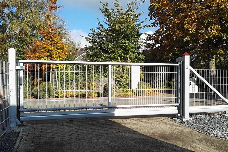 Rectangular Fenced Silver Gate
