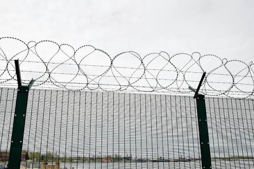 No-Climb Fence Wire vs. Mesh Panels: Which Stops Intruders More Effectively?